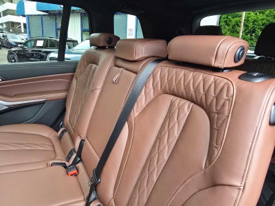 2026 BMW X7 M60i M60i
