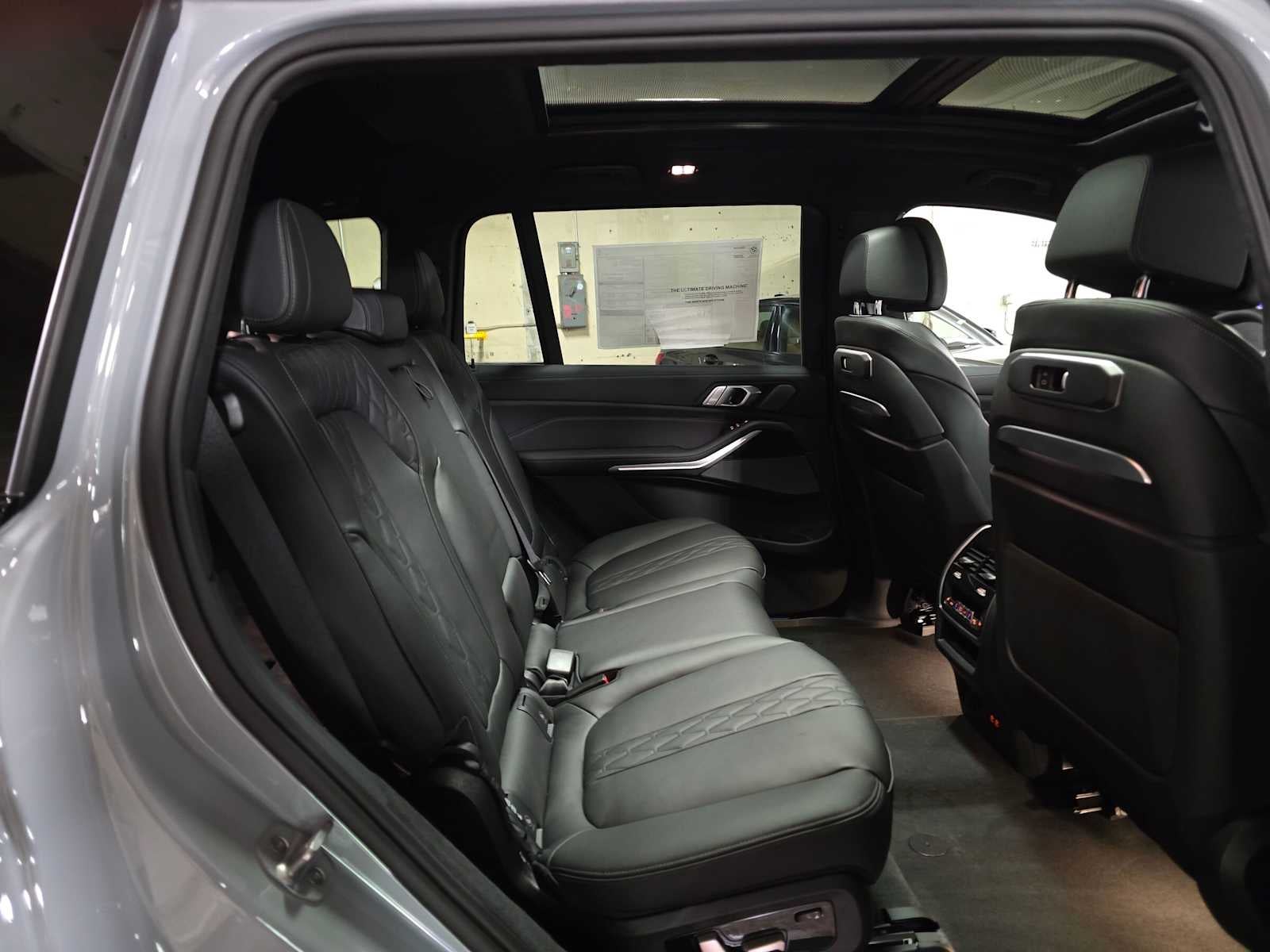 2027 BMW X7 M60i