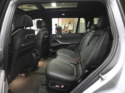 2027 BMW X7 M60i