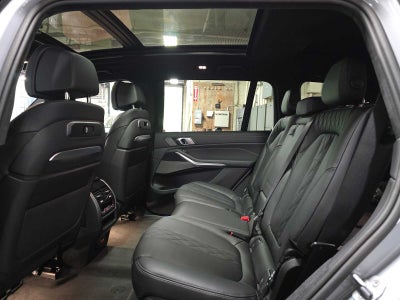 2027 BMW X7 M60i