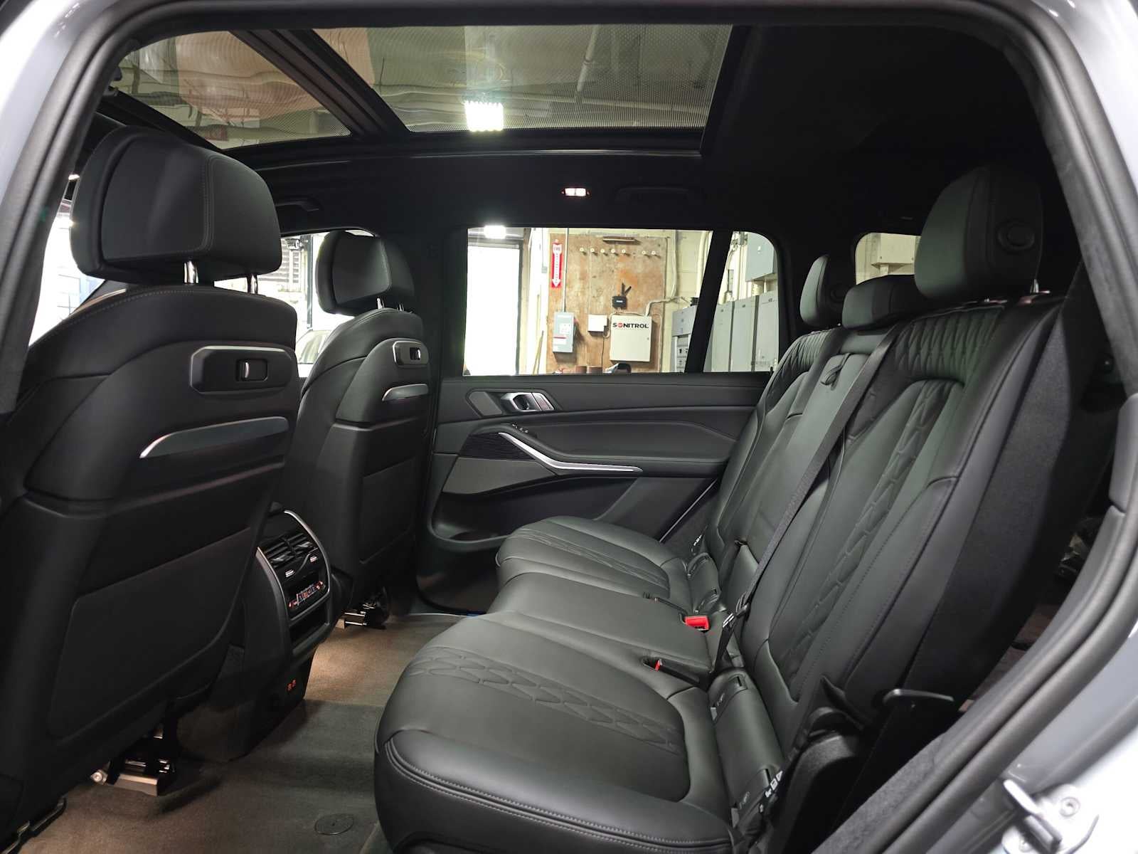 2027 BMW X7 M60i