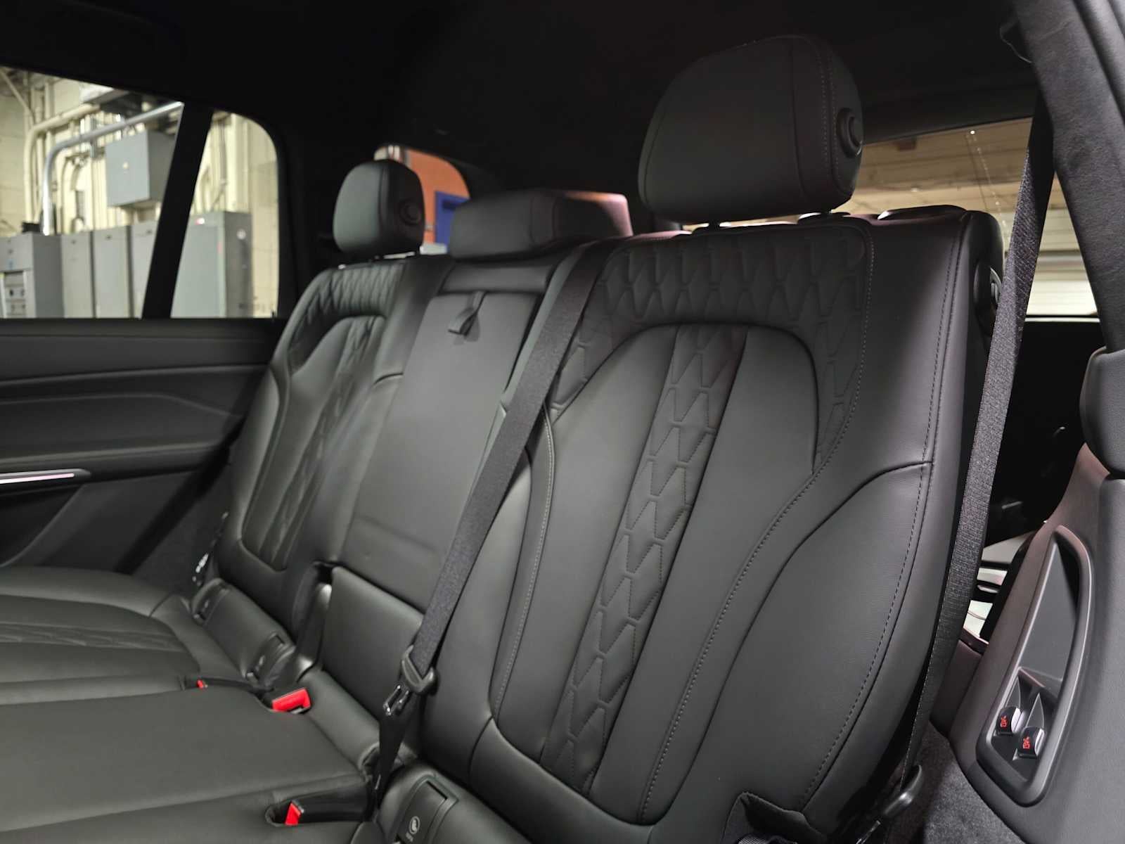 2027 BMW X7 M60i