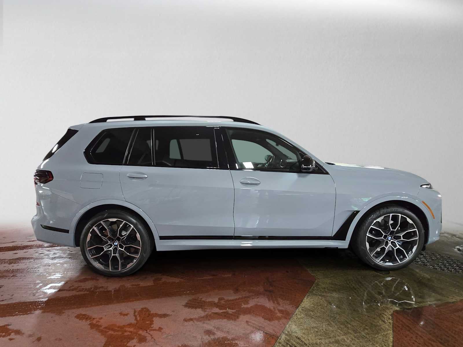 2027 BMW X7 M60i