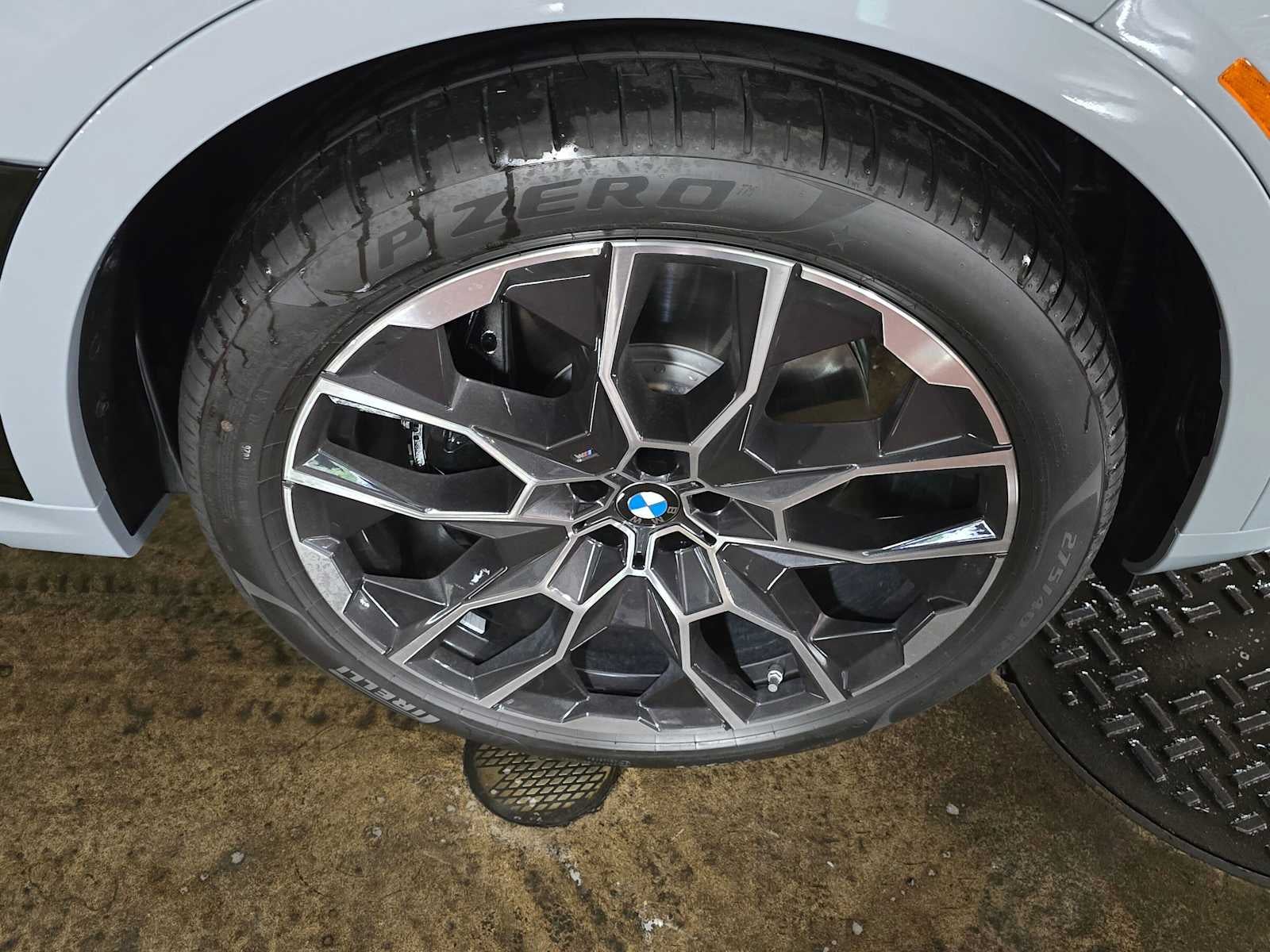 2027 BMW X7 M60i