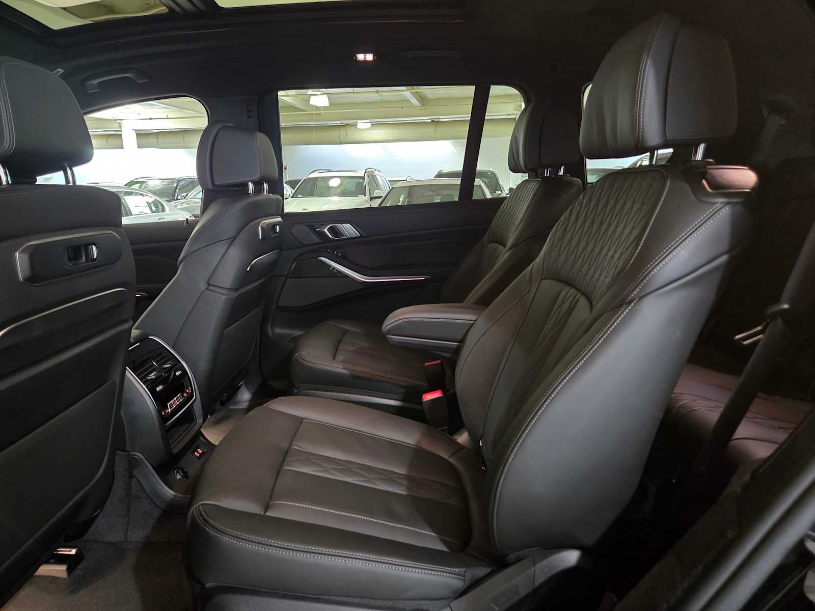 2027 BMW X7 M60i M60i