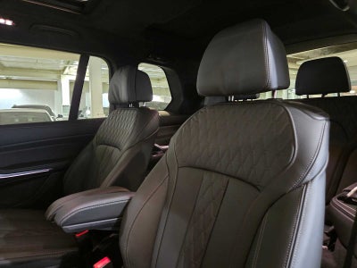 2027 BMW X7 M60i M60i