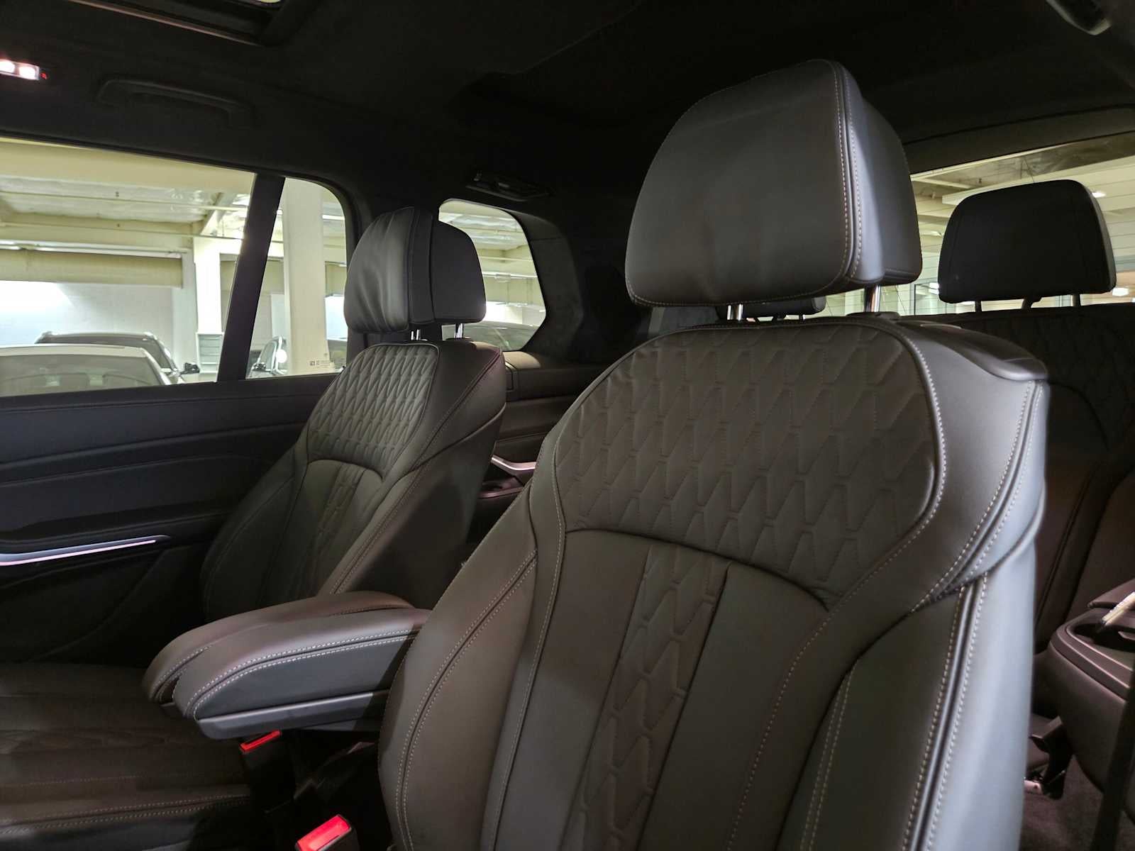 2027 BMW X7 M60i M60i