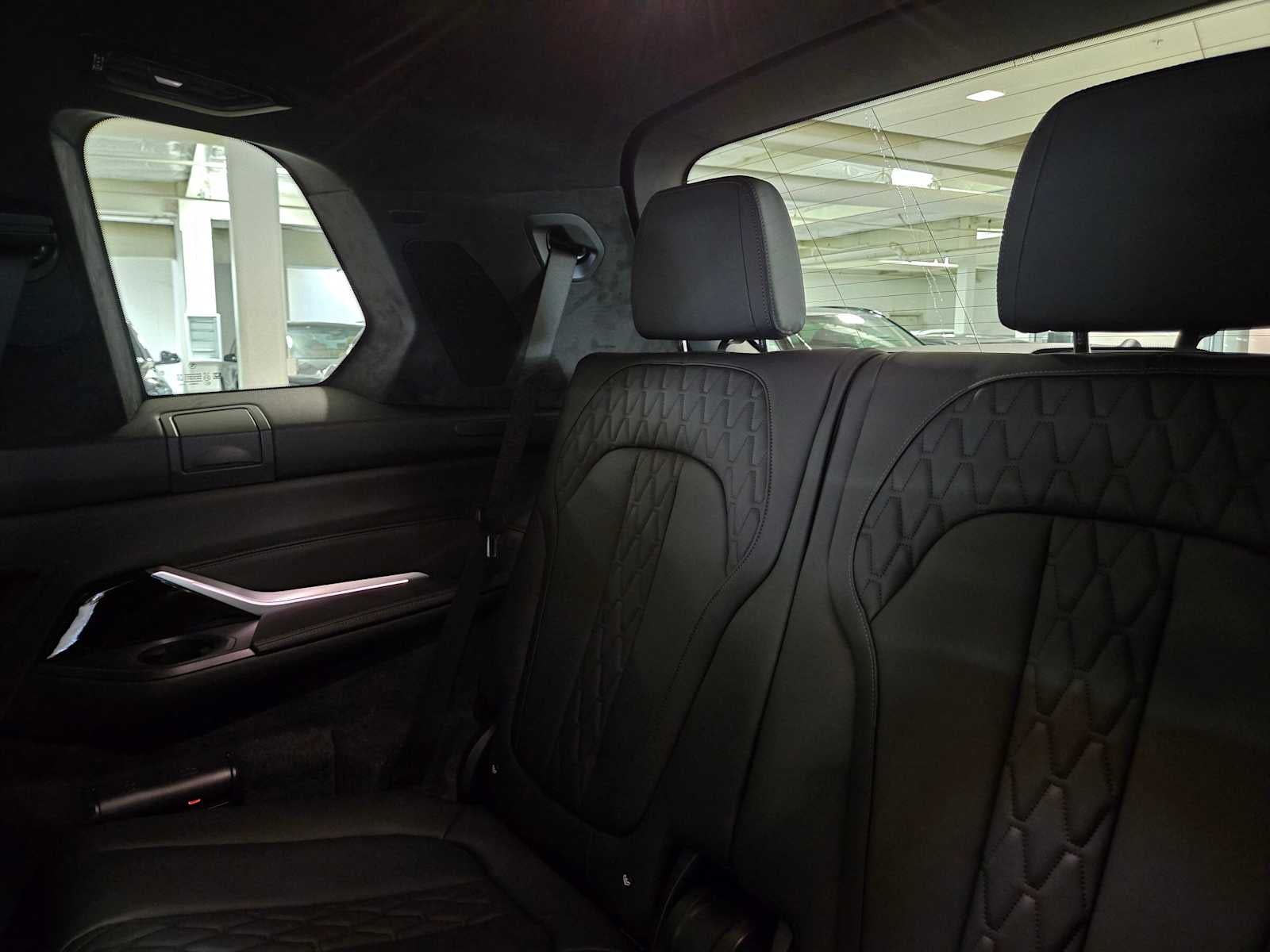 2027 BMW X7 M60i M60i