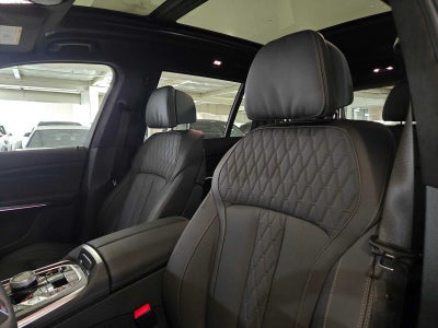 2027 BMW X7 M60i M60i