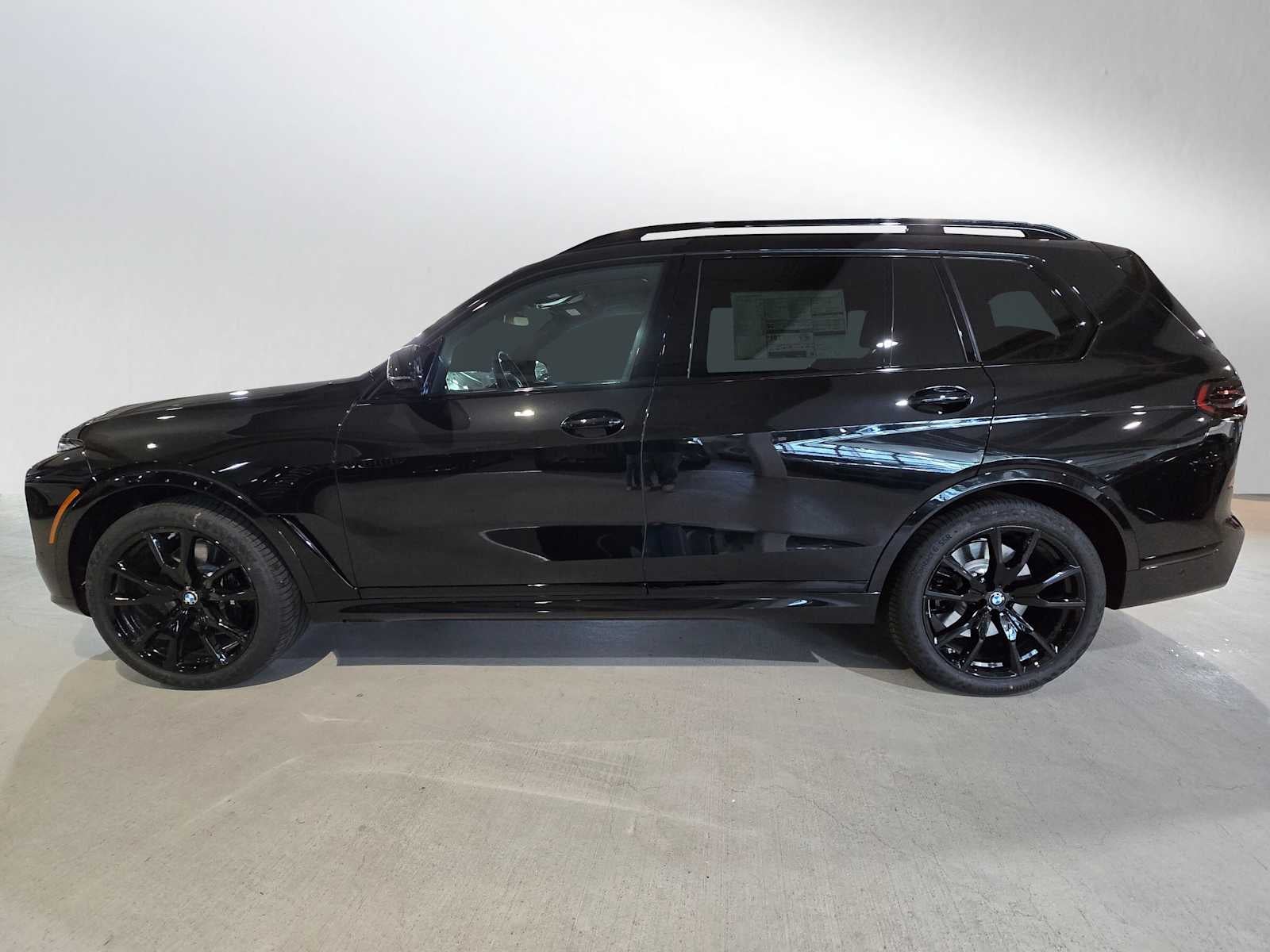 2027 BMW X7 M60i M60i