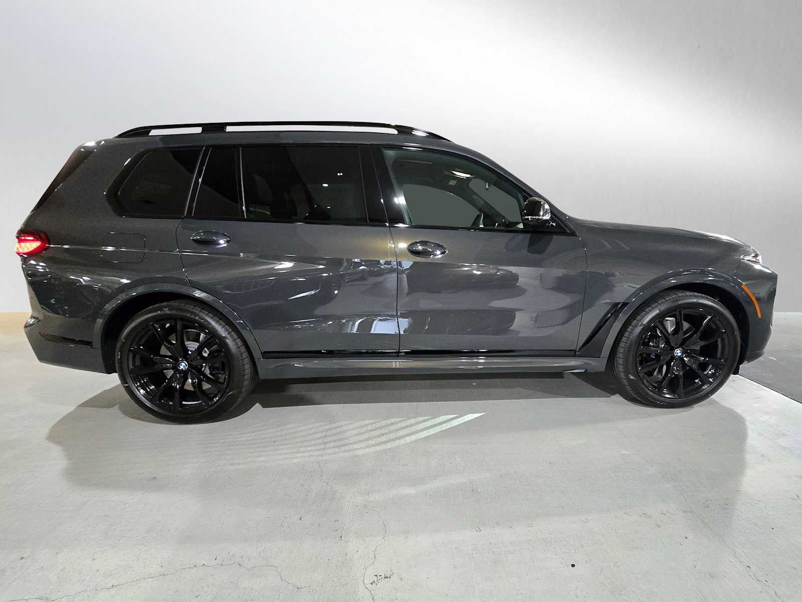 2026 BMW X7 M60i M60i