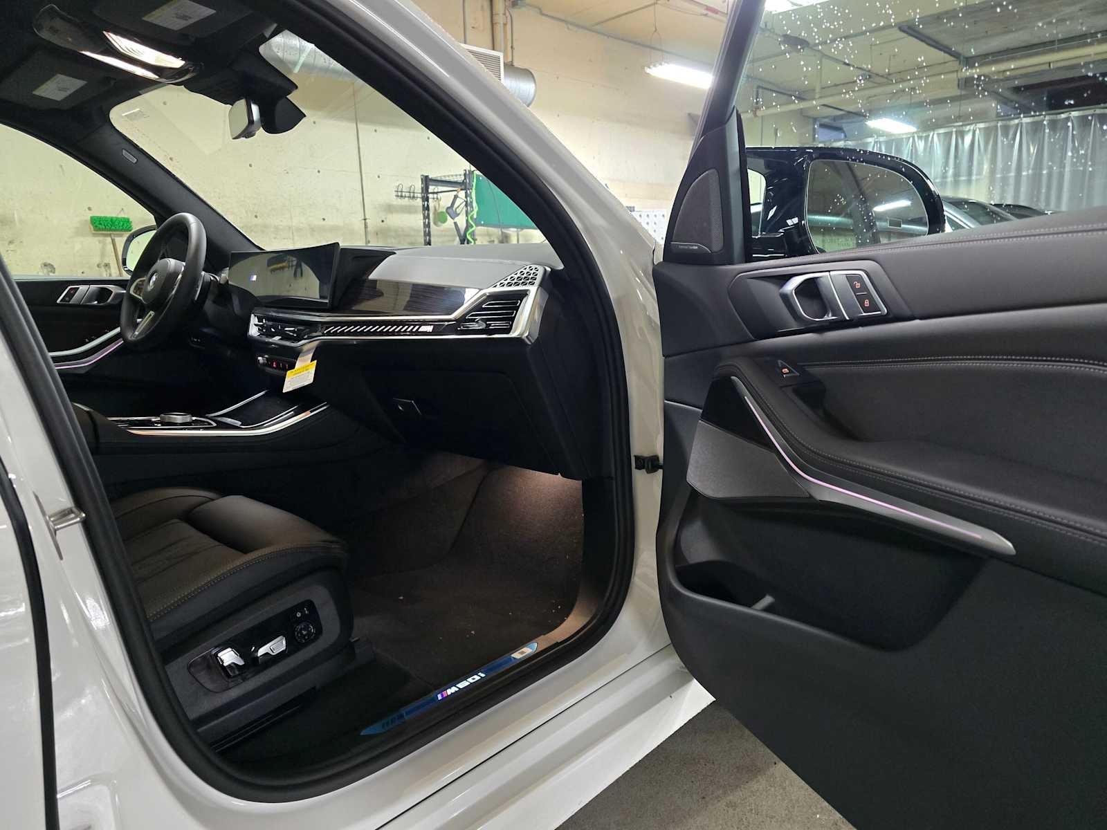 2026 BMW X5 M60i M60i