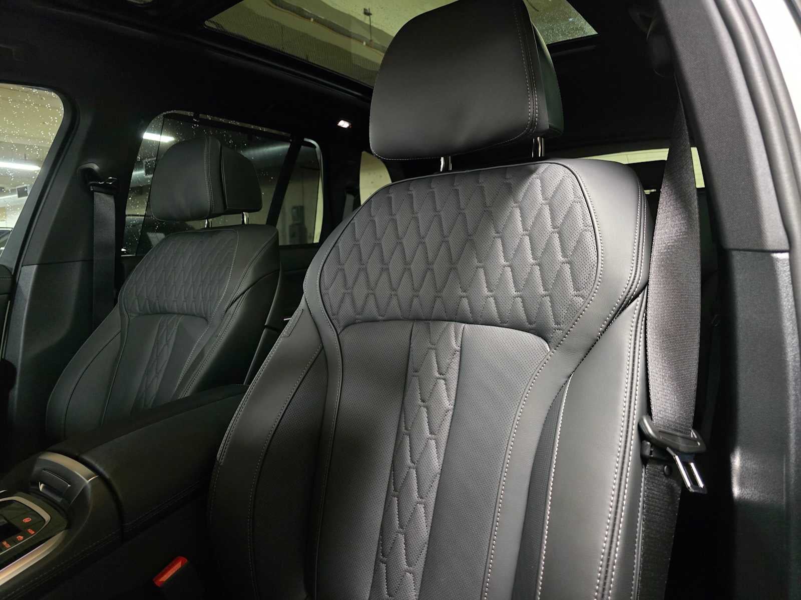 2026 BMW X5 M60i M60i