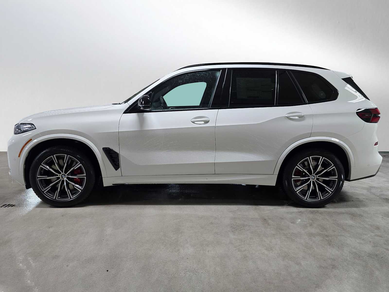 2026 BMW X5 M60i M60i