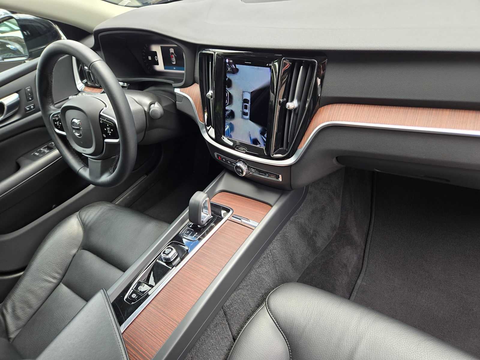 2024 Volvo S60 Plus Dark Theme