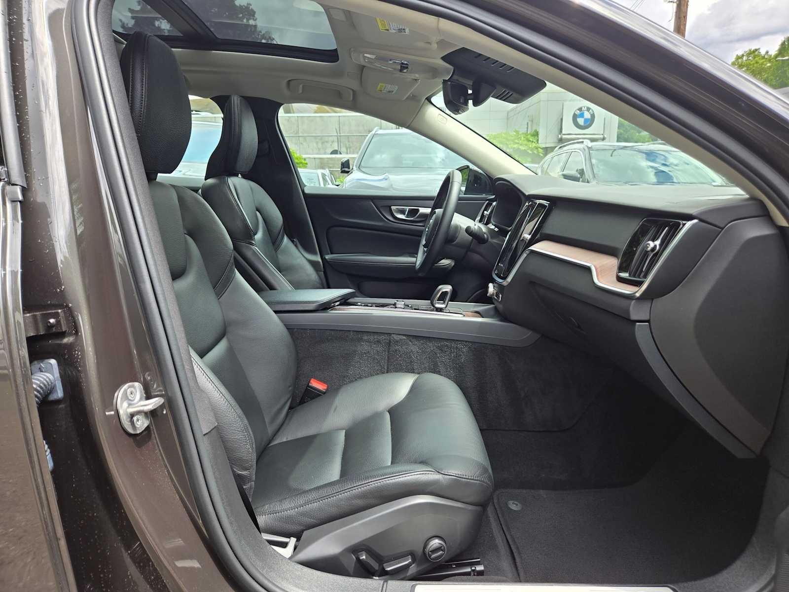 2024 Volvo S60 Plus Dark Theme