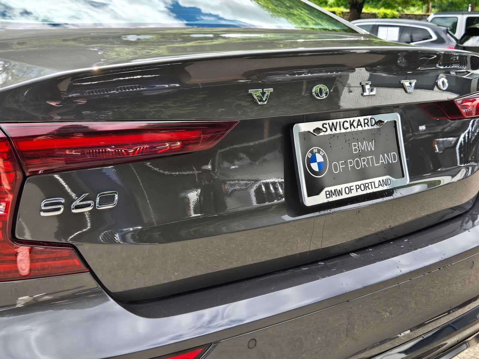 2024 Volvo S60 Plus Dark Theme