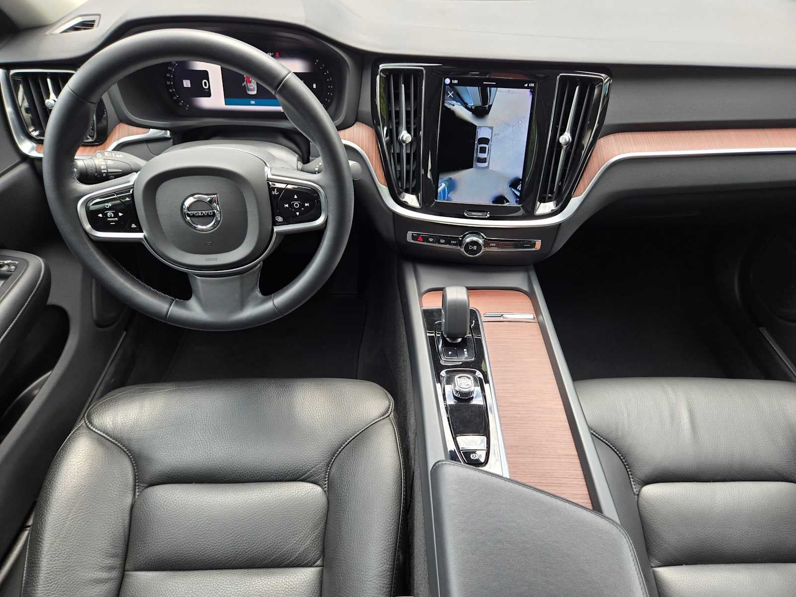 2024 Volvo S60 Plus Dark Theme