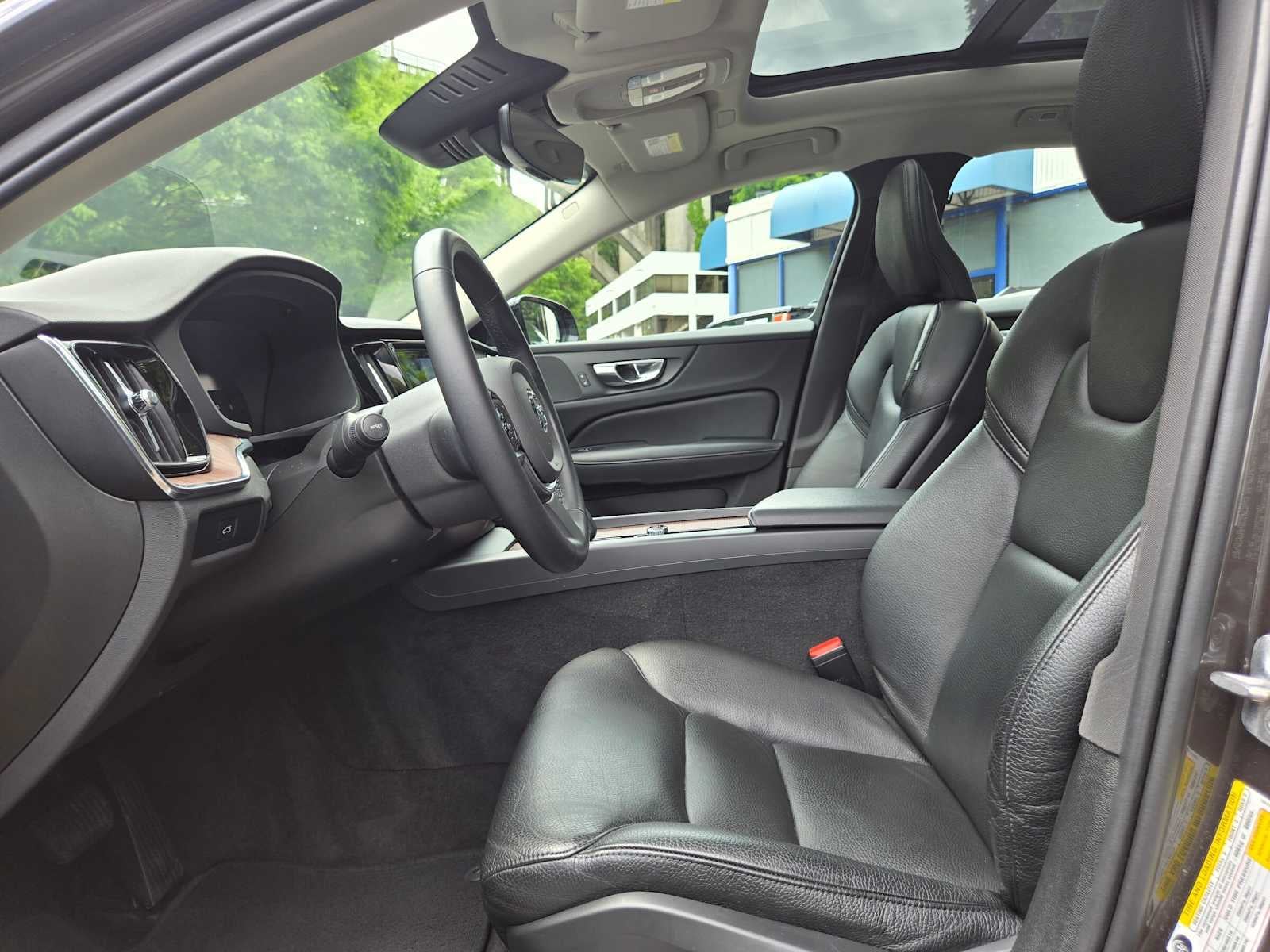 2024 Volvo S60 Plus Dark Theme