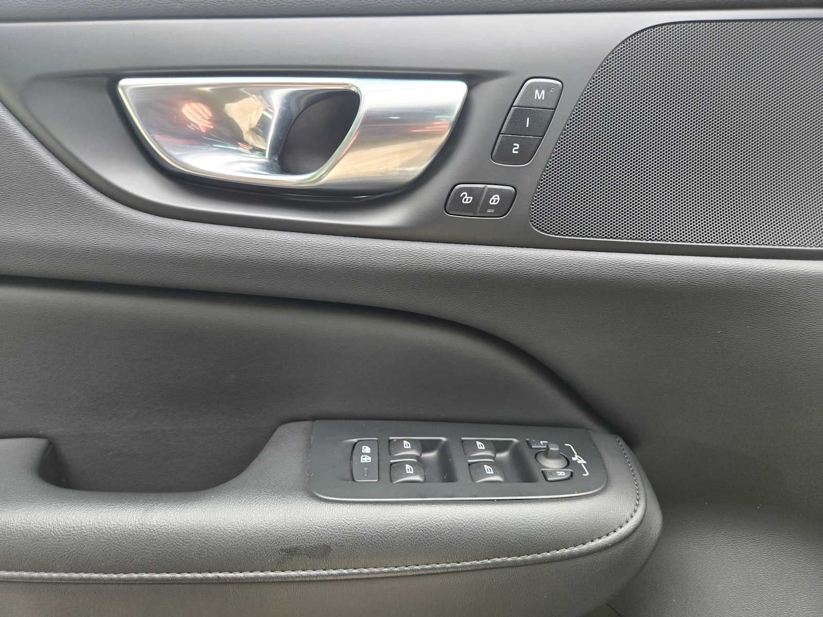 2024 Volvo S60 Plus Dark Theme