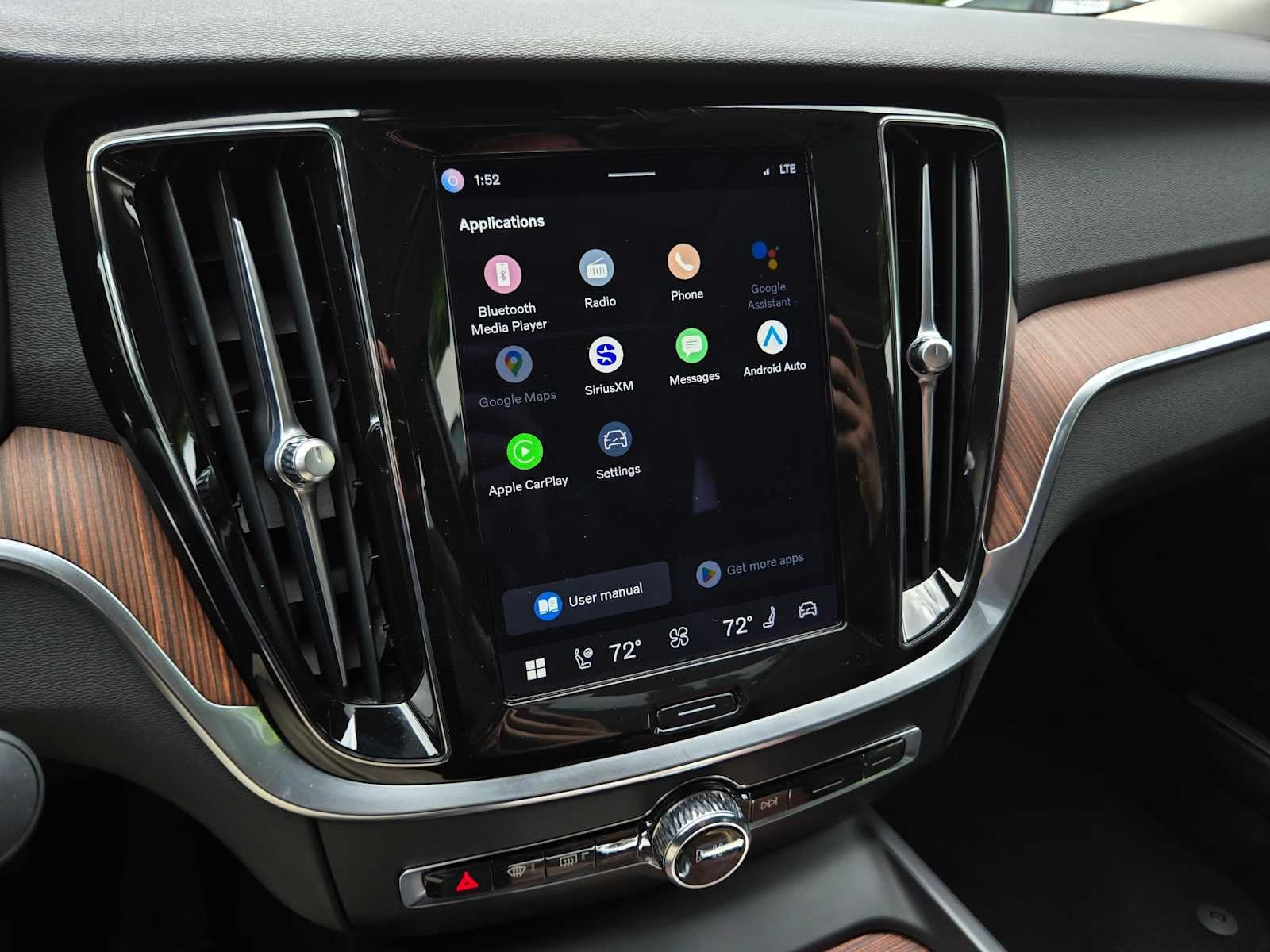 2024 Volvo S60 Plus Dark Theme