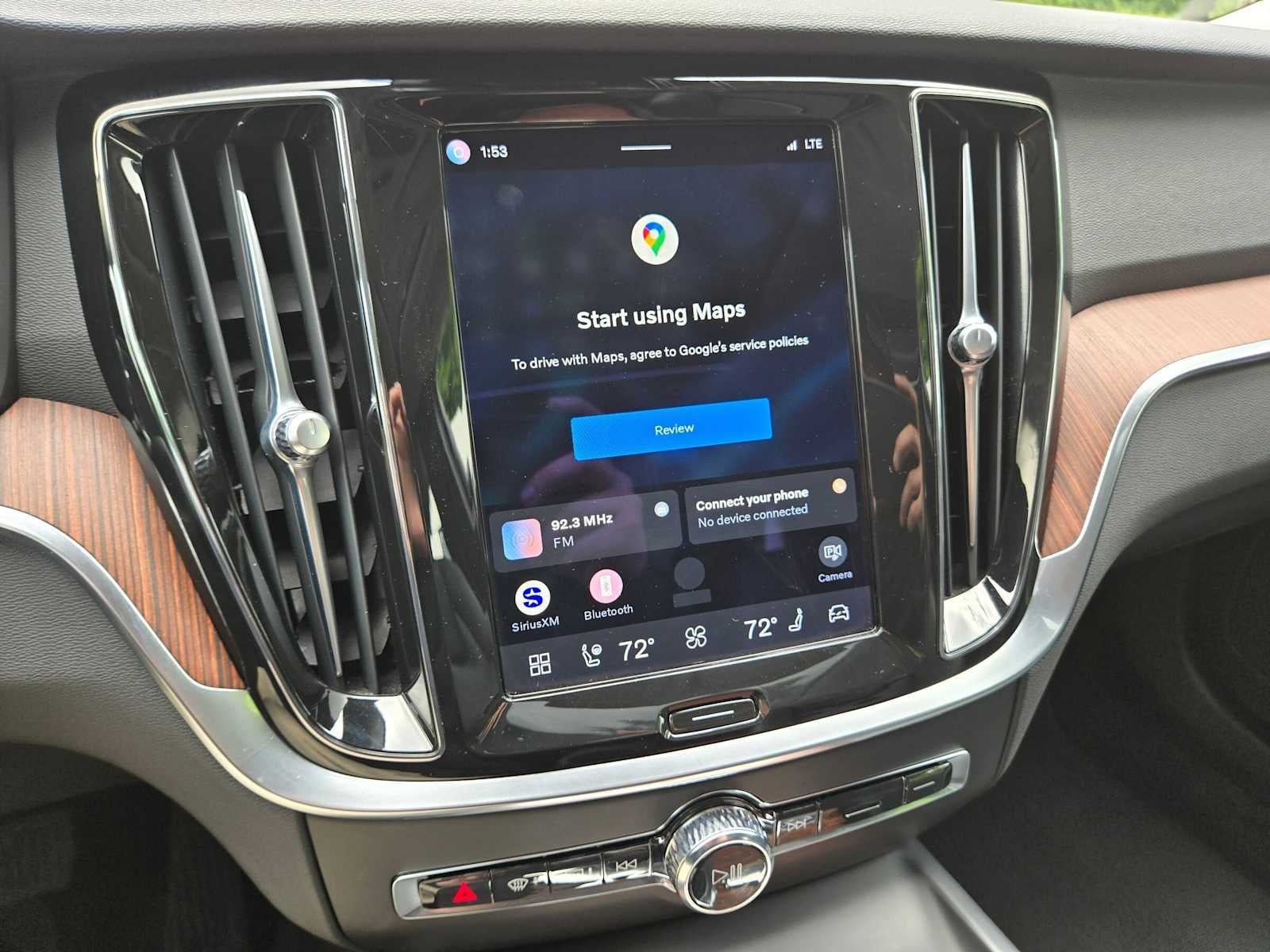 2024 Volvo S60 Plus Dark Theme
