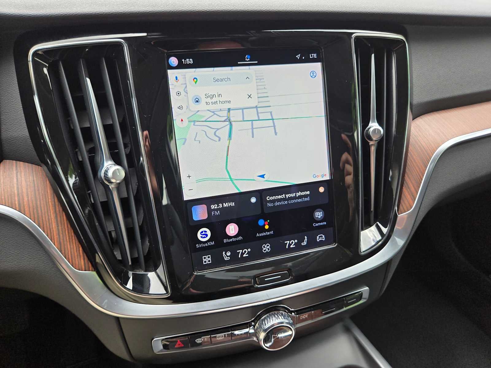 2024 Volvo S60 Plus Dark Theme