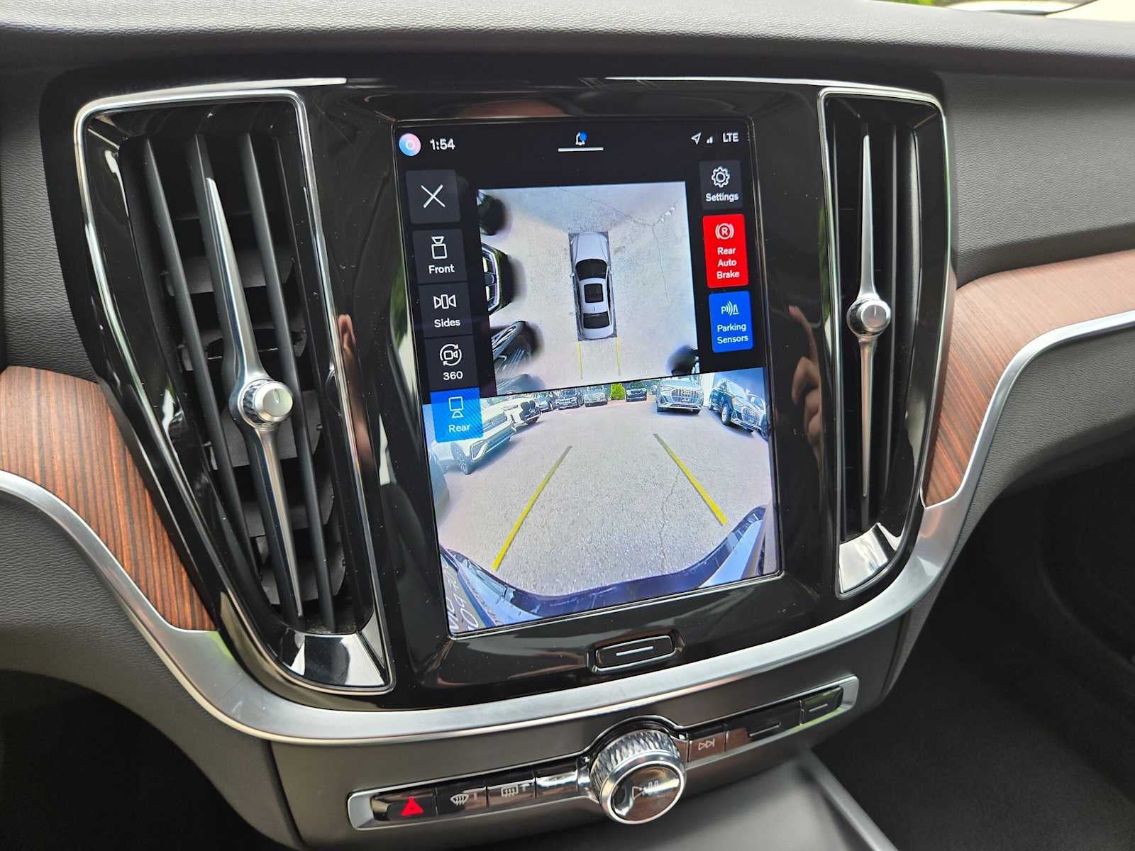 2024 Volvo S60 Plus Dark Theme