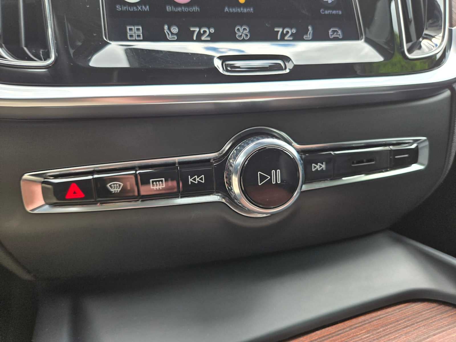 2024 Volvo S60 Plus Dark Theme