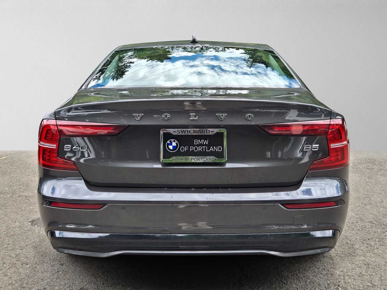 2024 Volvo S60 Plus Dark Theme