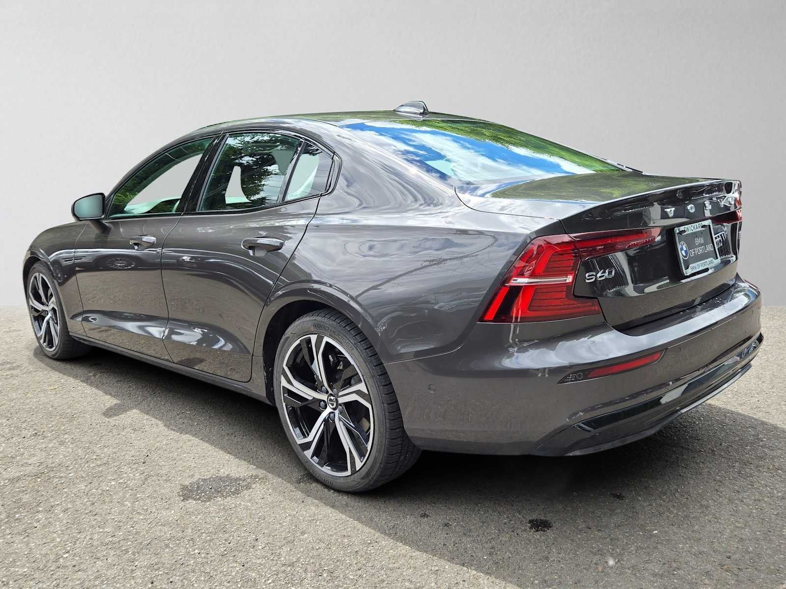 2024 Volvo S60 Plus Dark Theme