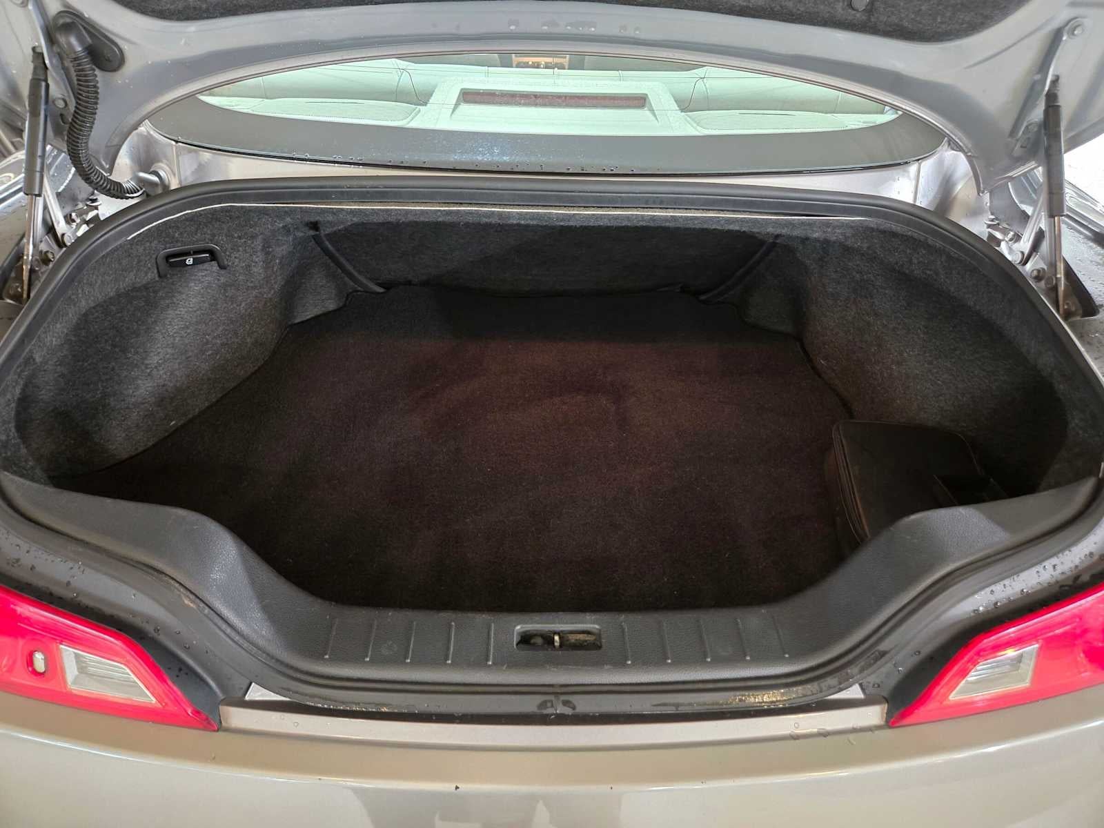 2009 INFINITI G37 x