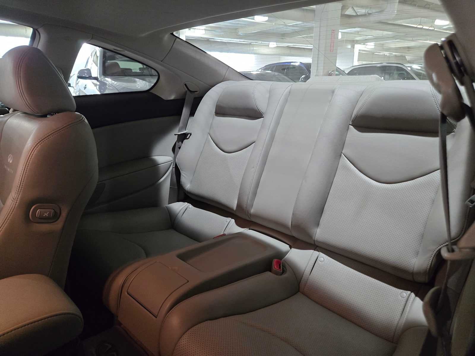 2009 INFINITI G37 x