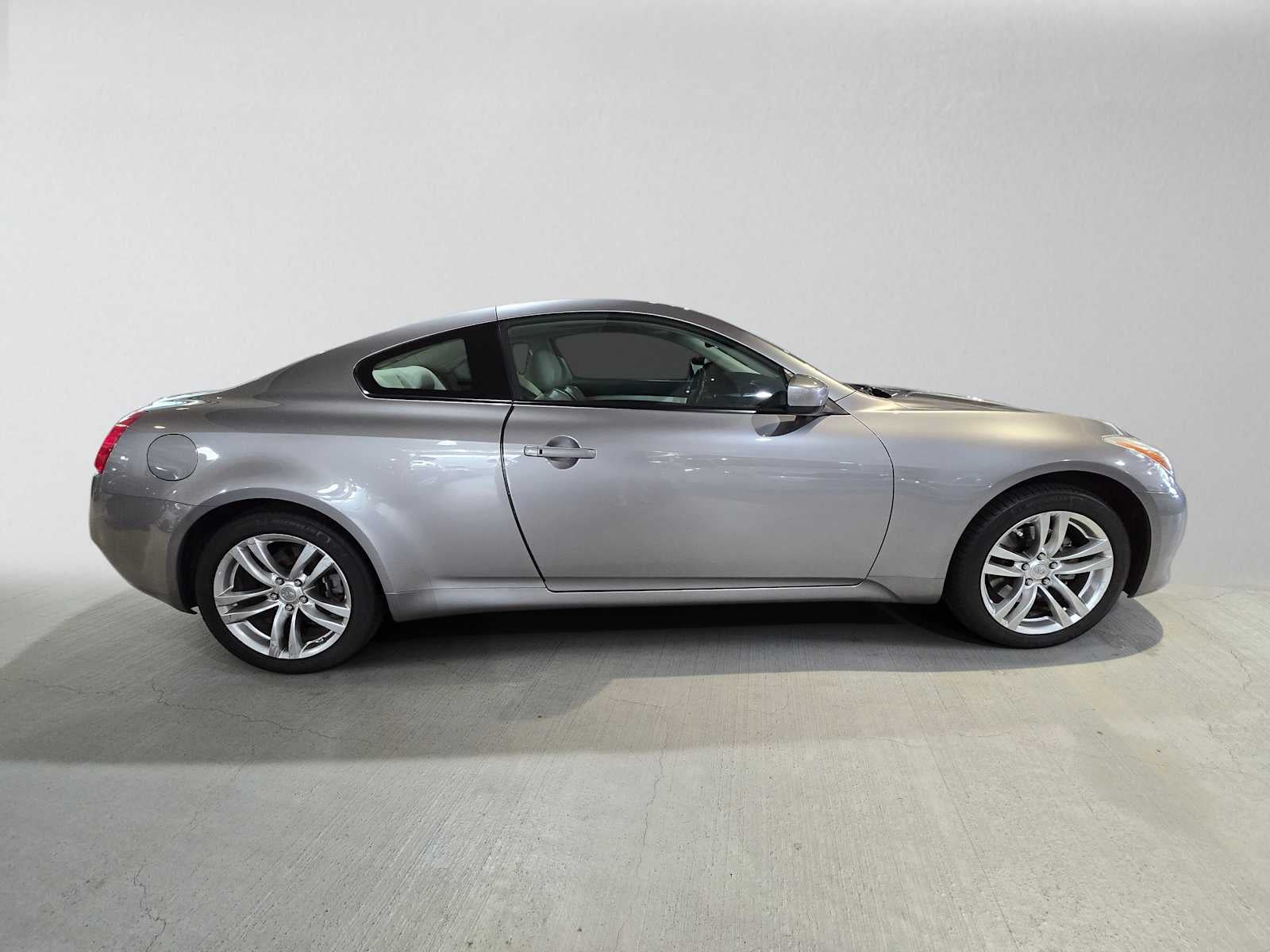 2009 INFINITI G37 x