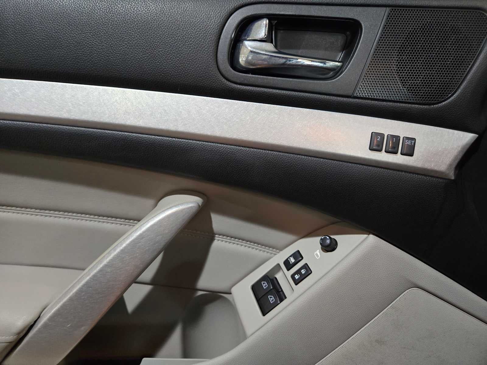 2009 INFINITI G37 x