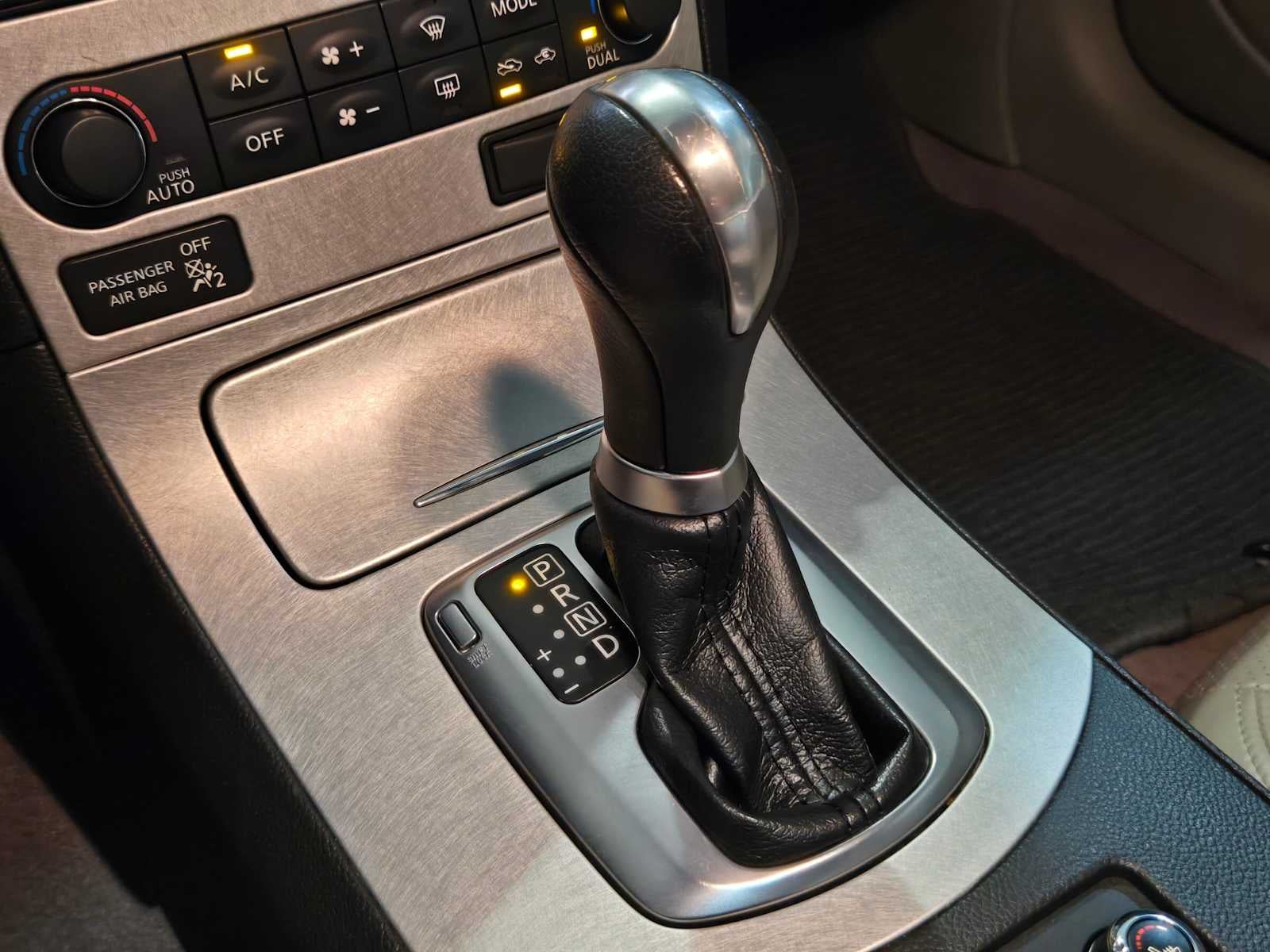 2009 INFINITI G37 x