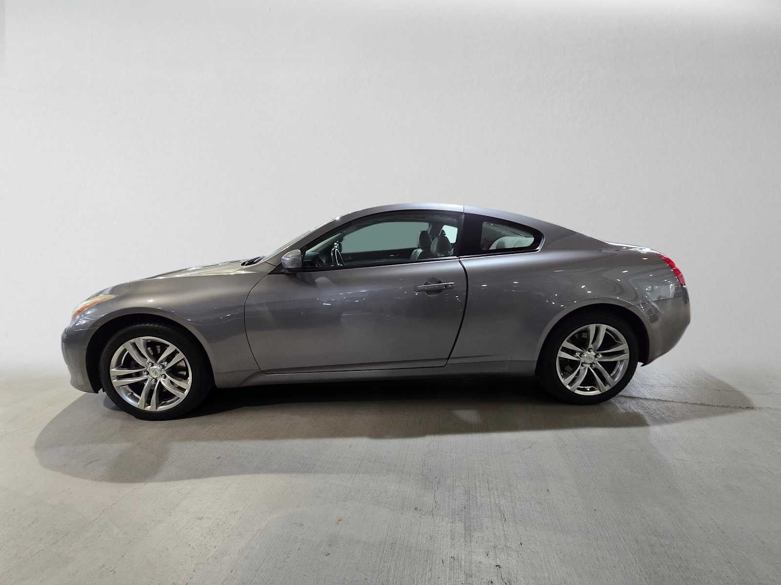 2009 INFINITI G37 x