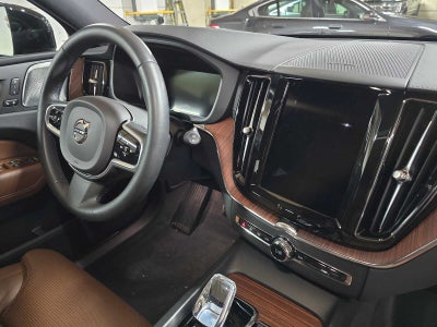 2023 Volvo XC60 Ultimate Dark Theme
