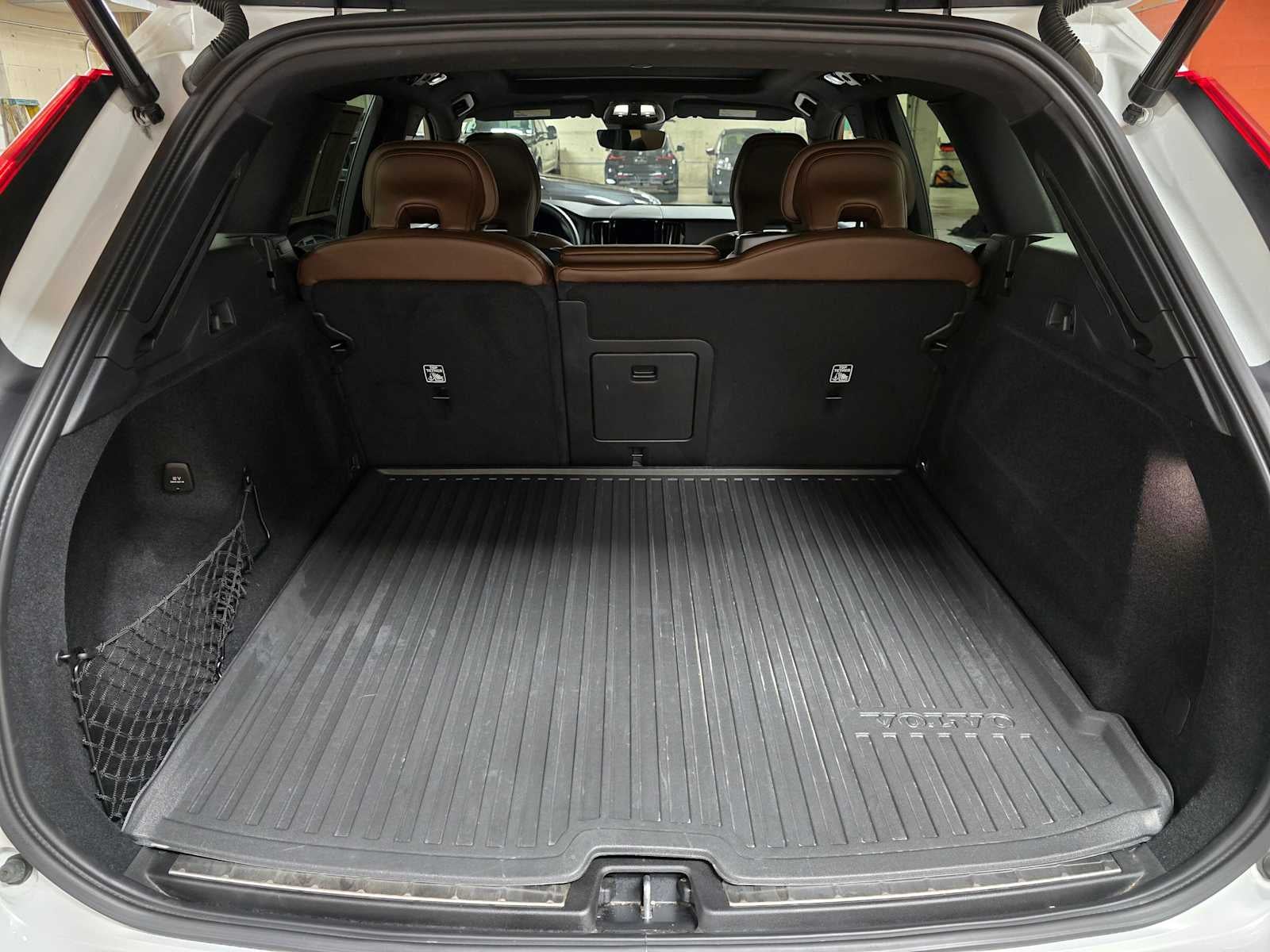2023 Volvo XC60 Ultimate Dark Theme