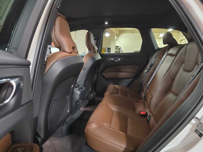 2023 Volvo XC60 Ultimate Dark Theme