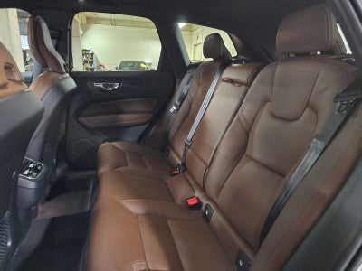 2023 Volvo XC60 Ultimate Dark Theme