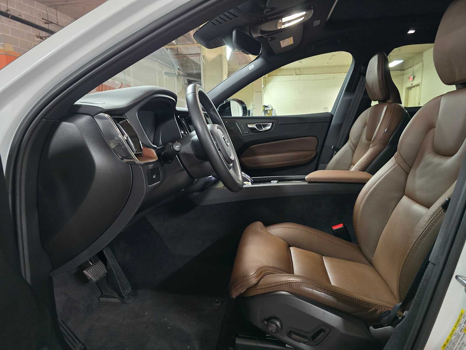 2023 Volvo XC60 Ultimate Dark Theme