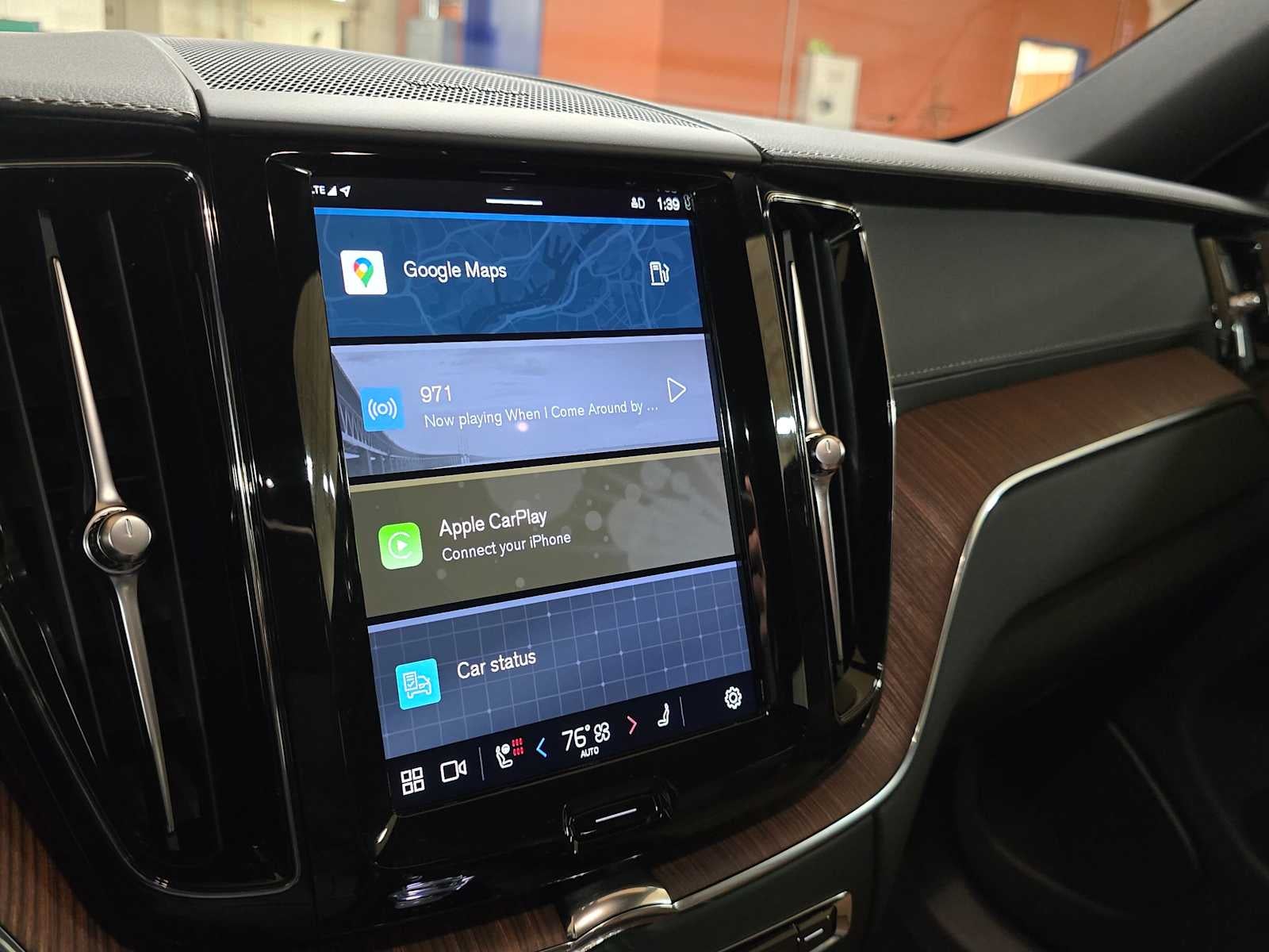 2023 Volvo XC60 Ultimate Dark Theme