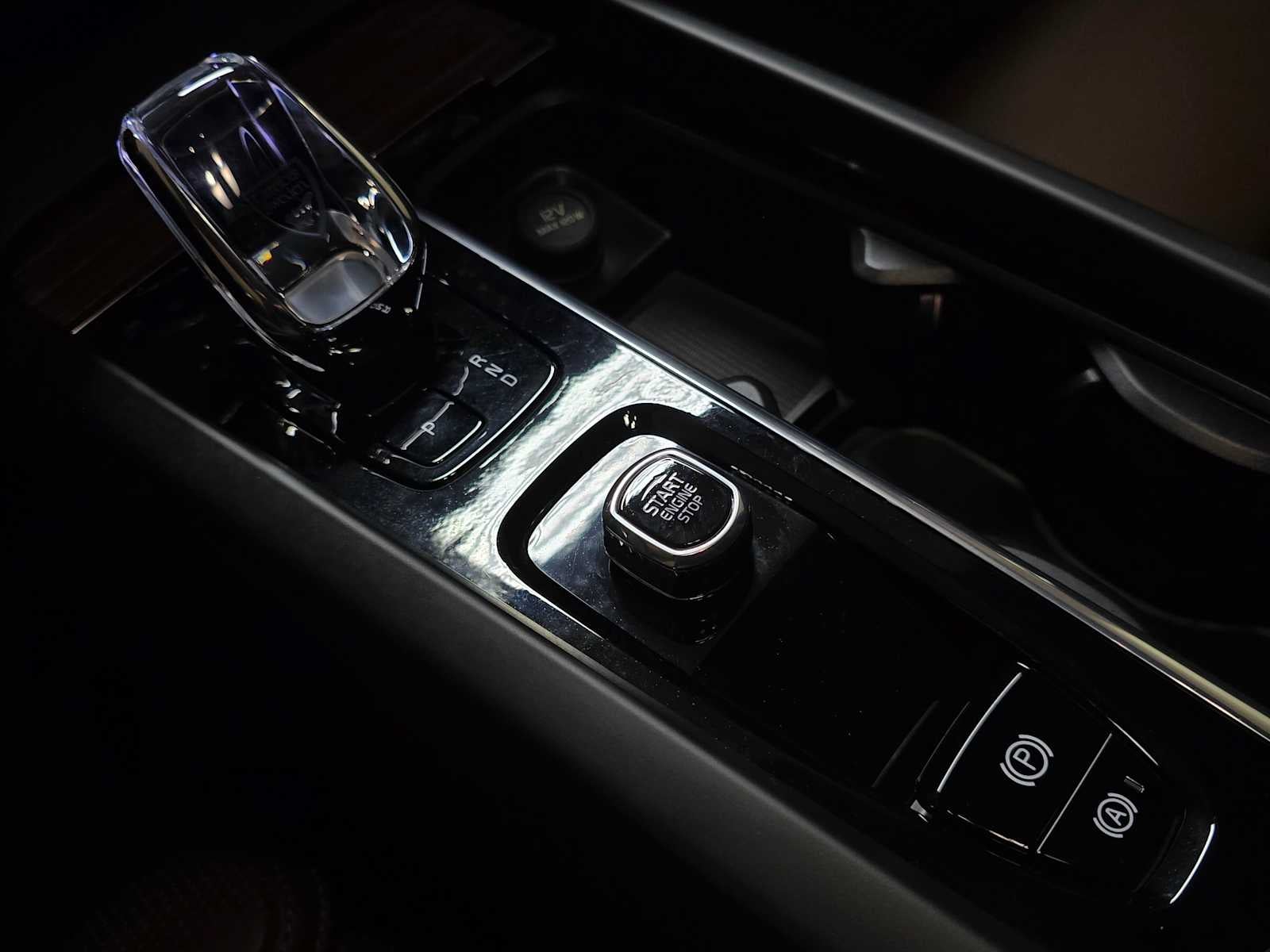 2023 Volvo XC60 Ultimate Dark Theme