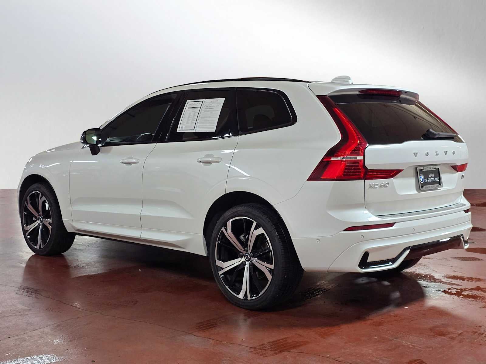 2023 Volvo XC60 Ultimate Dark Theme