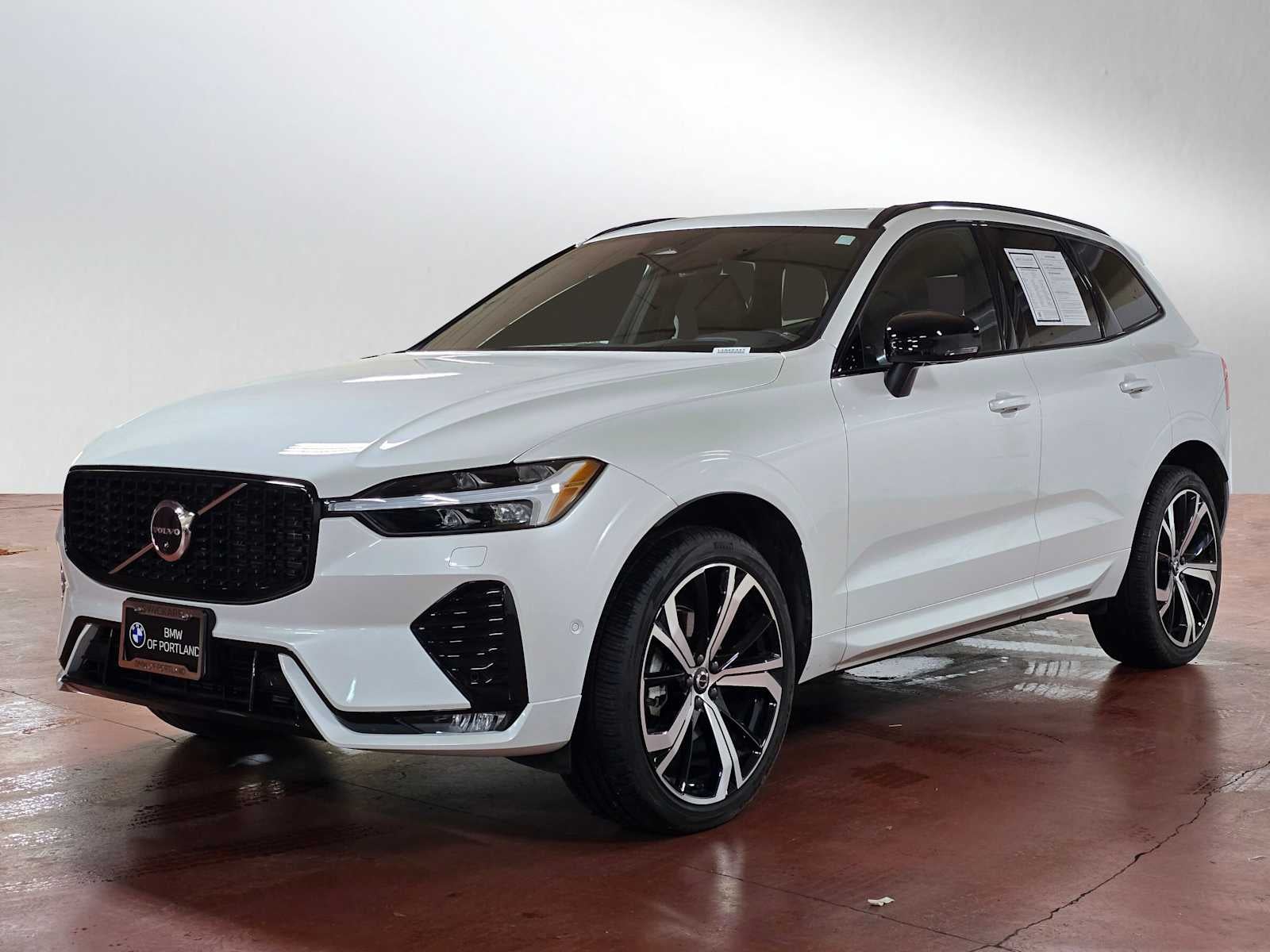 2023 Volvo XC60 Ultimate Dark Theme