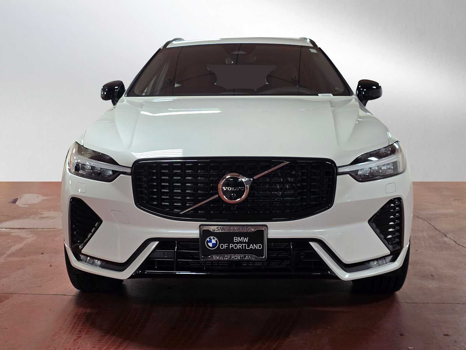 2023 Volvo XC60 Ultimate Dark Theme