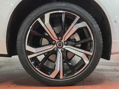 2023 Volvo XC60 Ultimate Dark Theme