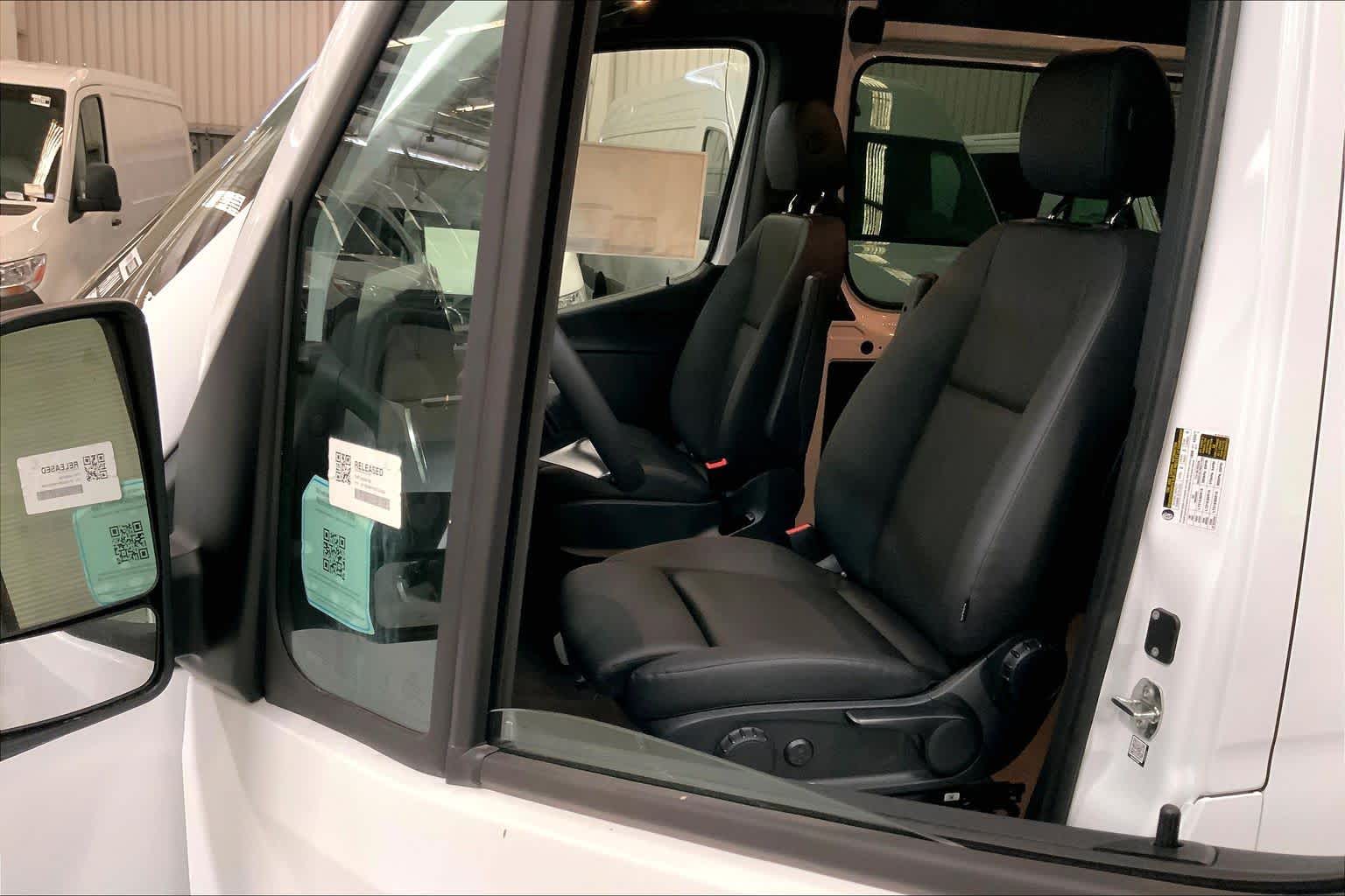 2025 Mercedes-Benz Sprinter Cargo Van 3500 Standard Roof I4 Diesel HO 144" RWD
