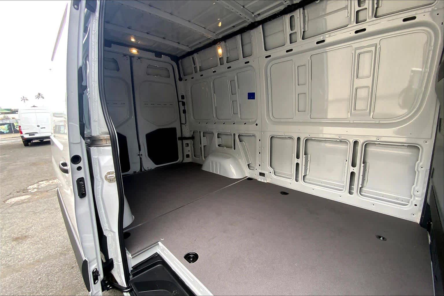 2026 Mercedes-Benz Sprinter 2500 High Roof I4 Diesel HO 144" RWD